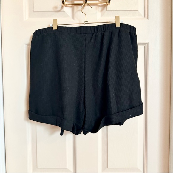 NWOT black casual waffle shorts - Picture 3 of 4
